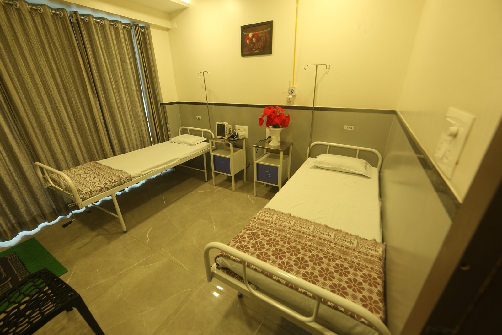 Varied Accommodation Options including General Ward, Private, and Deluxe Rooms